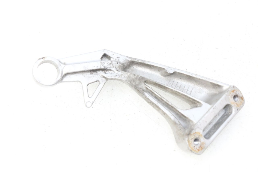 photo de RECHTE HINTERE FUßRASTENHALTERUNG SUZUKI SV S 650 (1999 - 2002)