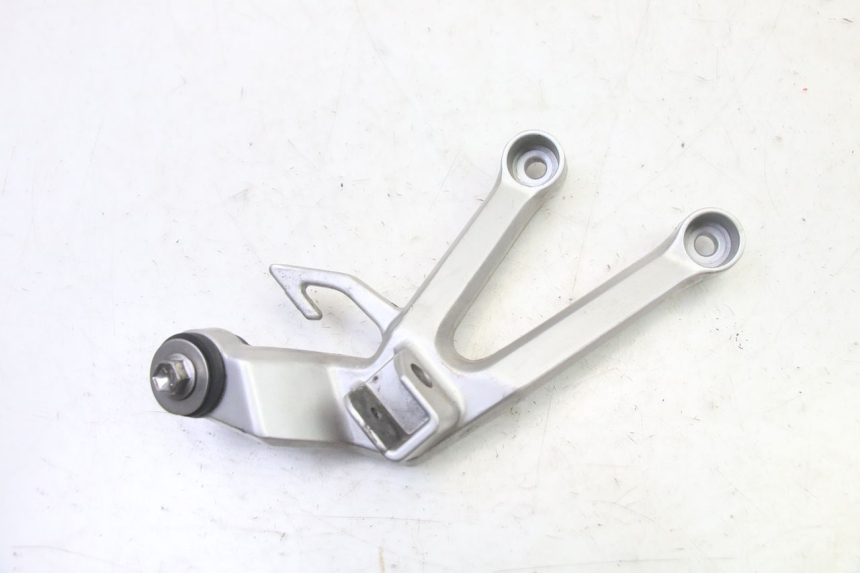 photo de FUSSRASTEN HALTEPLATTEN HINTEN RECHT SUZUKI SV S 650 (2003 - 2009)