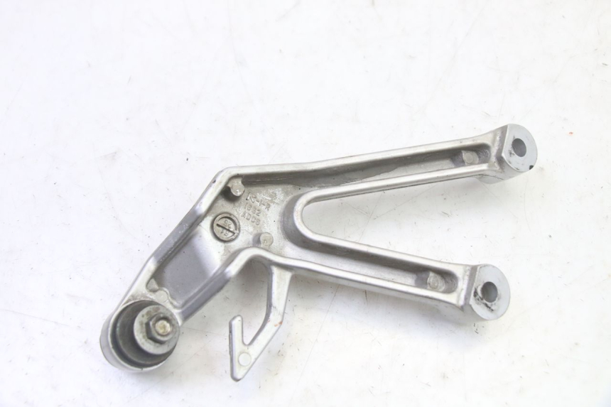 photo de FUSSRASTEN HALTEPLATTEN HINTEN RECHT SUZUKI SV S 650 (2003 - 2009)