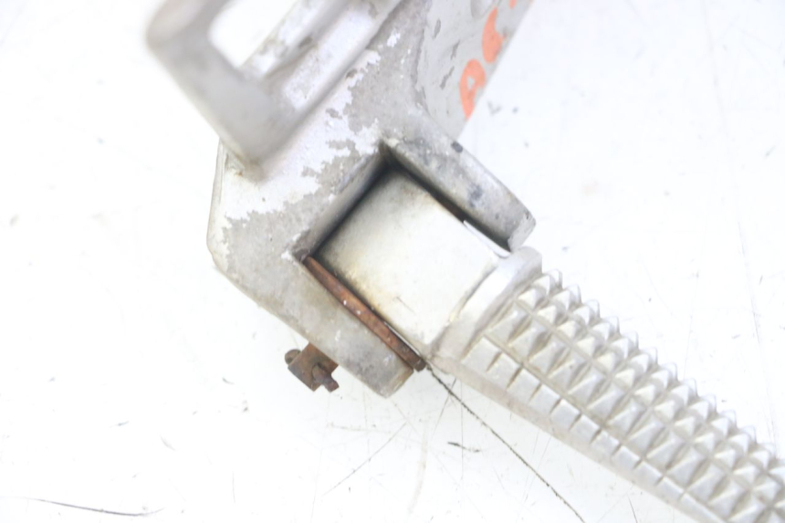 photo de RECHTE HINTERE FUßRASTENHALTERUNG YAMAHA TDR DELTABOX 125 (1993 - 2003)