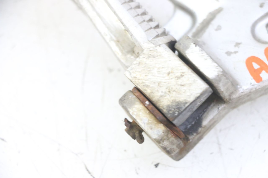 photo de RECHTE HINTERE FUßRASTENHALTERUNG YAMAHA TDR DELTABOX 125 (1993 - 2003)