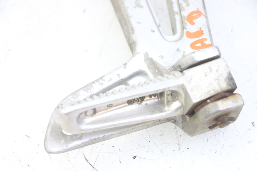 photo de RECHTE HINTERE FUßRASTENHALTERUNG YAMAHA TDR DELTABOX 125 (1993 - 2003)