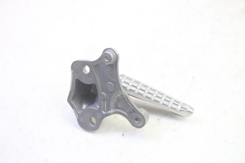 photo de FUSSRASTEN HALTEPLATTEN HINTEN RECHT YAMAHA TRICITY 300 (2020 - 2024) - Alternative Perspektive