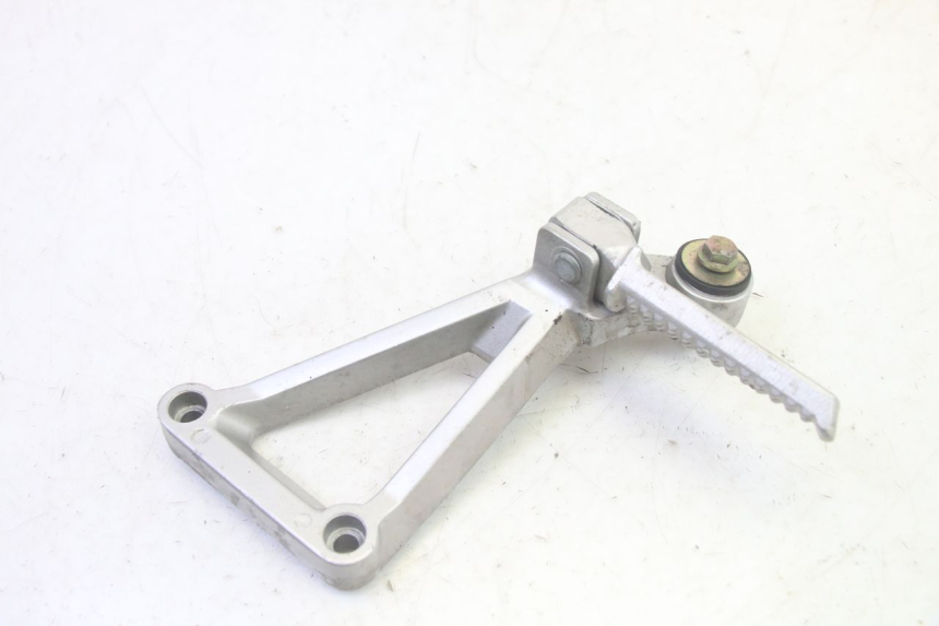 photo de RECHTE HINTERE FUßRASTENHALTERUNG DAELIM VJ ROADWIN FI 125 (2008 - 2017) - Detailansicht des Bauteils