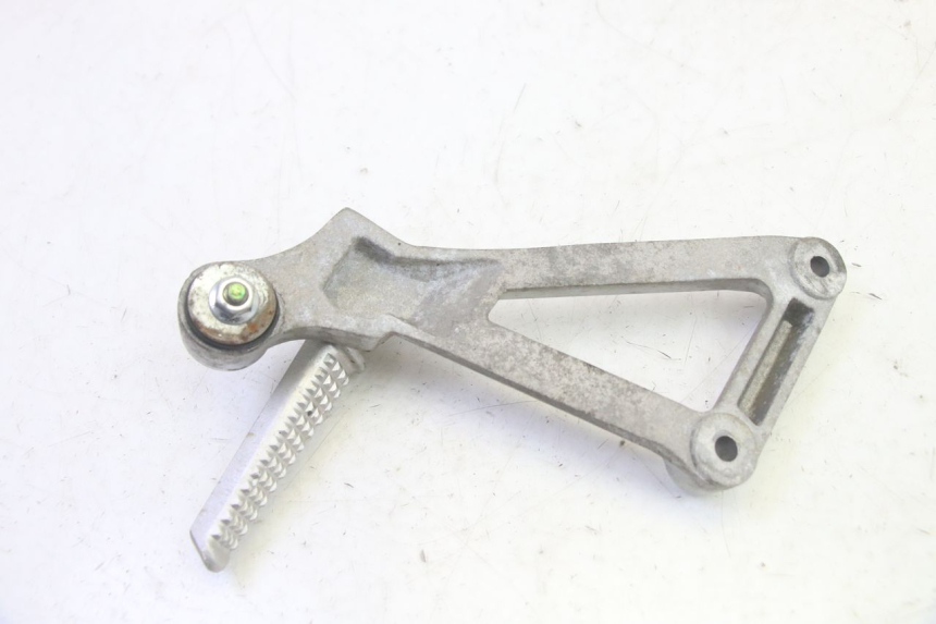 photo de RECHTE HINTERE FUßRASTENHALTERUNG DAELIM VJ ROADWIN FI 125 (2008 - 2017) - Gesamtansicht des Produkts