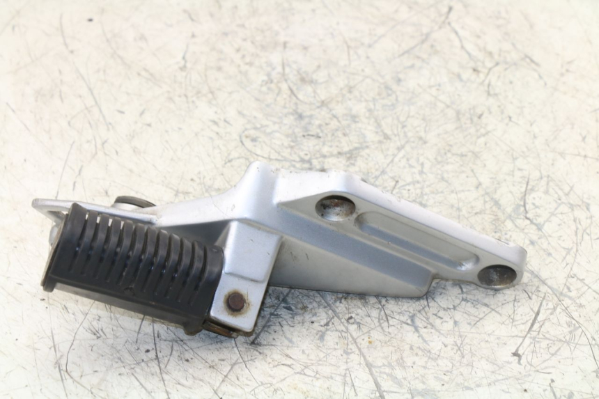photo de FUSSRASTEN HALTEPLATTEN HINTEN RECHT DAELIM VT 125 (1998 - 2003)