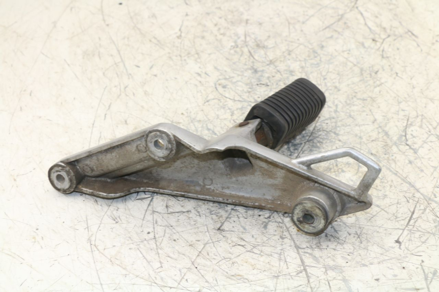 photo de FUSSRASTEN HALTEPLATTEN HINTEN RECHT DAELIM VT 125 (1998 - 2003)