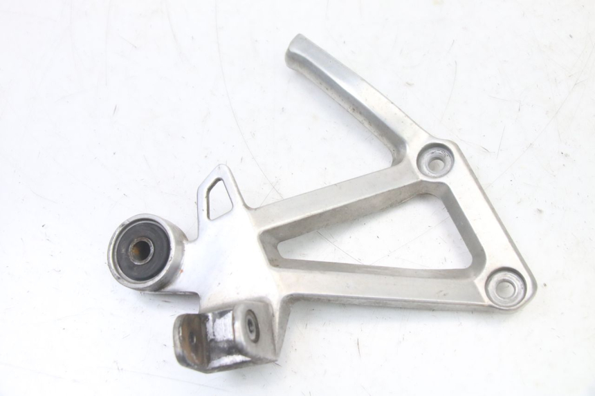 photo de FUSSRASTEN HALTEPLATTEN HINTEN RECHT YAMAHA FZS FAZER 600 (2001 - 2003)
