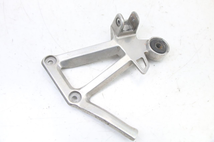 photo de FUSSRASTEN HALTEPLATTEN HINTEN RECHT YAMAHA FZS FAZER 600 (2001 - 2003)