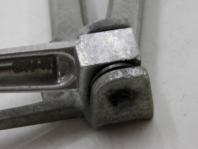 photo de RECHTE HINTERE FUßRASTENHALTERUNG YAMAHA TDR DELTABOX 125 (1993 - 2003)