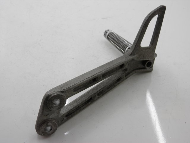 photo de RECHTE HINTERE FUßRASTENHALTERUNG YAMAHA TDR DELTABOX 125 (1993 - 2003)