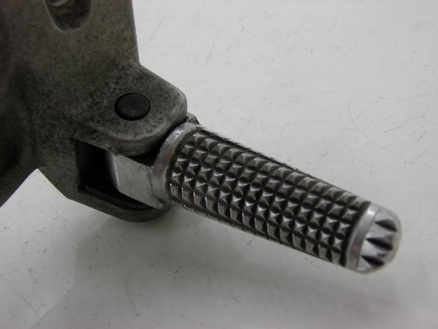 photo de RECHTE HINTERE FUßRASTENHALTERUNG YAMAHA TDR DELTABOX 125 (1993 - 2003)