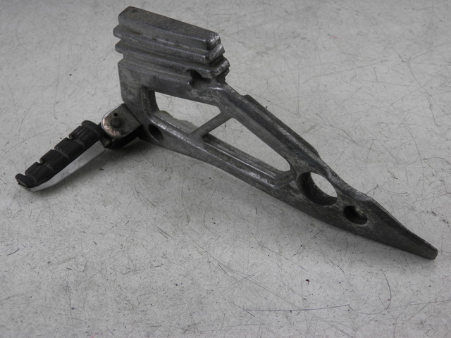 photo de FUSSRASTEN HALTEPLATTEN HINTEN RECHT YAMAHA XJ F 900 (1983 - 1994)