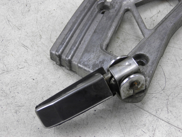 photo de FUSSRASTEN HALTEPLATTEN HINTEN RECHT YAMAHA XJ F 900 (1983 - 1994)