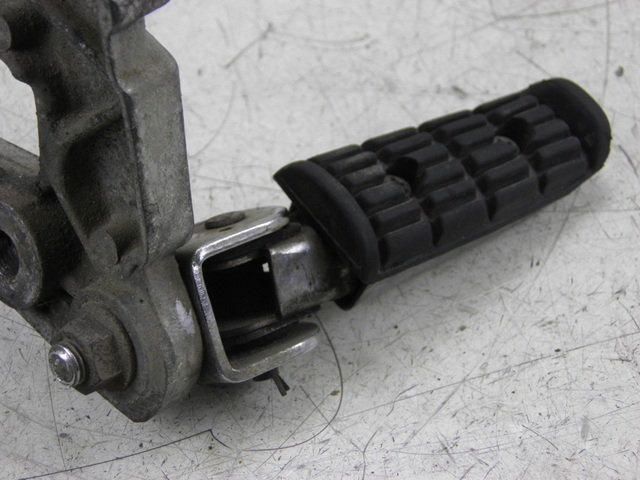 photo de FUSSRASTEN HALTEPLATTEN HINTEN RECHT YAMAHA XJ F 900 (1983 - 1994)