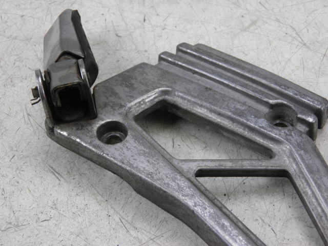 photo de FUSSRASTEN HALTEPLATTEN HINTEN RECHT YAMAHA XJ F 900 (1983 - 1994)