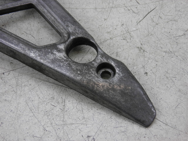 photo de FUSSRASTEN HALTEPLATTEN HINTEN RECHT YAMAHA XJ F 900 (1983 - 1994)