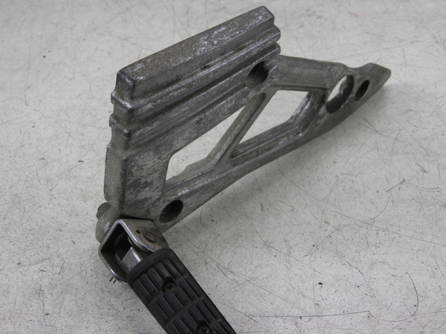 photo de FUSSRASTEN HALTEPLATTEN HINTEN RECHT YAMAHA XJ F 900 (1983 - 1994)