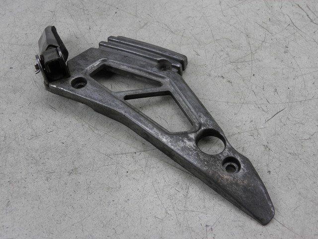 photo de FUSSRASTEN HALTEPLATTEN HINTEN RECHT YAMAHA XJ F 900 (1983 - 1994)