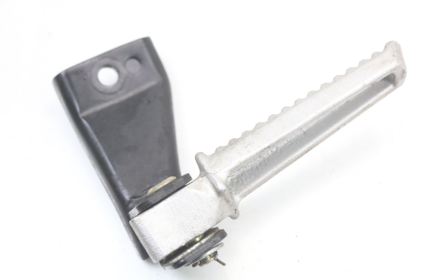 photo de Halterung für linken hinteren Fußrastenhalter DAELIM A-FOUR 2T 50 (2005 - 2012)