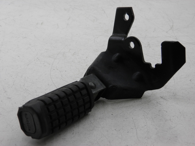 photo de FUSSRASTEN HALTEPLATTEN HINTEN LINKS APRILIA SCARABEO 100 (2003 - 2012)