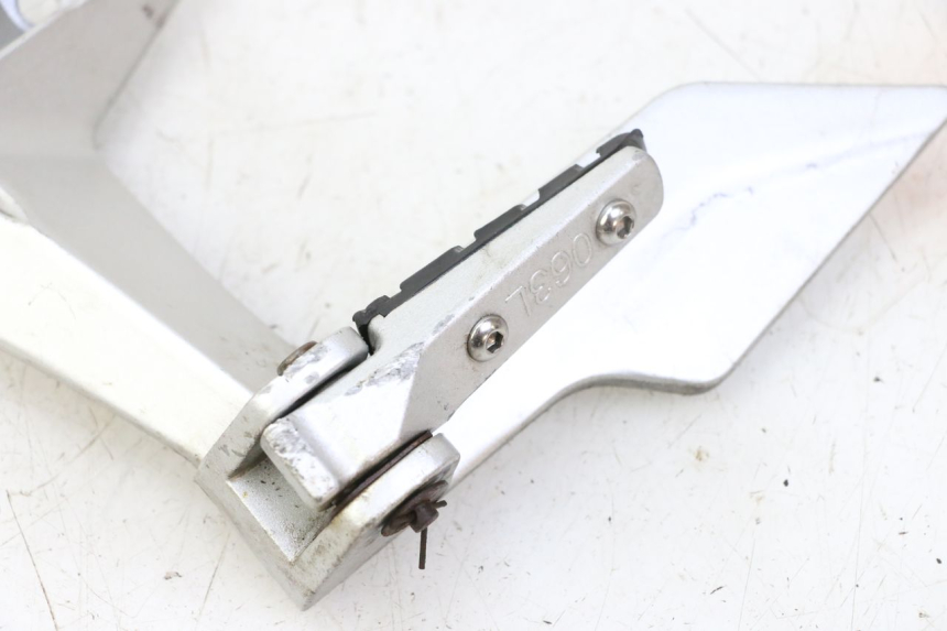 photo de FUSSRASTEN HALTEPLATTEN HINTEN LINKS STAHO FH 50 (2018 - 2019)