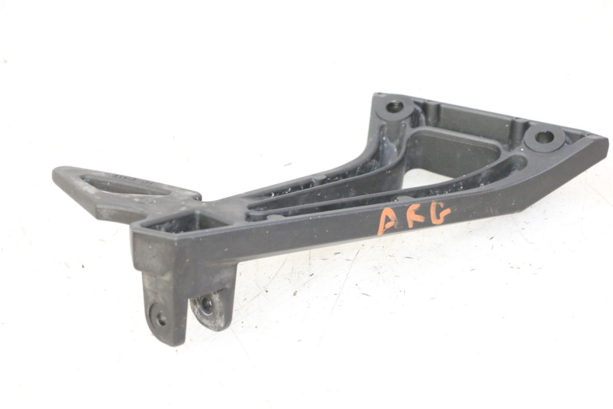 photo de FUSSRASTEN HALTEPLATTEN HINTEN LINKS YAMAHA FZ6 FAZER S2 600 (2007 - 2011)
