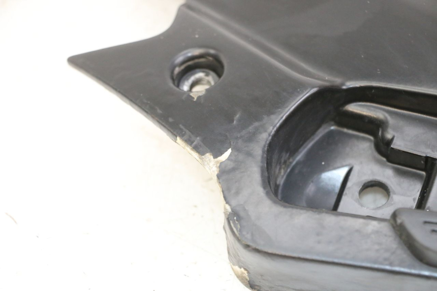 photo de FUSSRASTEN HALTEPLATTEN HINTEN LINKS GILERA NEXUS 300 (2008 - 2013)