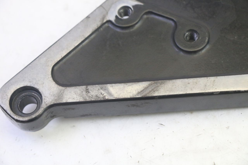 photo de FUSSRASTEN HALTEPLATTEN HINTEN LINKS KAWASAKI GPZ RX 1000 (1986 - 1988) - Zoom auf Gebrauchszustand