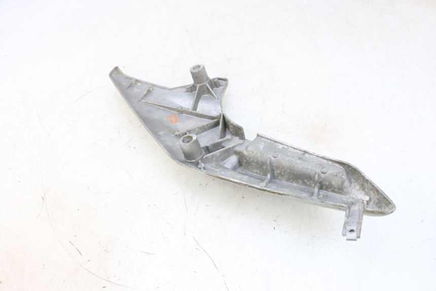 photo de FUSSRASTEN HALTEPLATTEN HINTEN LINKS JM MOTORS GTS 125 (2015 - 2019) - Oberflächenzustand und Material