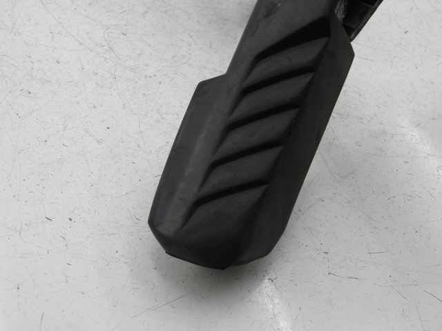 photo de FUSSRASTEN HALTEPLATTEN HINTEN LINKS HONDA FES S-WING SWING ABS 125 (2007 - 2015)