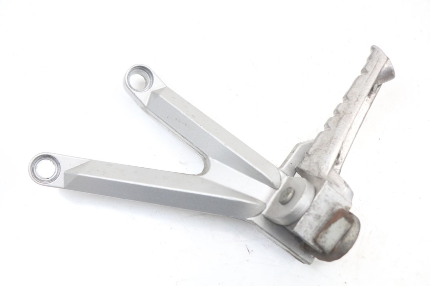 photo de FUSSRASTEN HALTEPLATTEN HINTEN LINKS HYOSUNG GTR 125 (2006 - 2008)