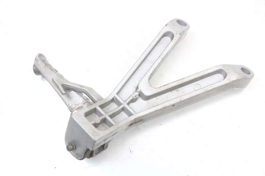 photo de FUSSRASTEN HALTEPLATTEN HINTEN LINKS HYOSUNG GTR 125 (2006 - 2008)