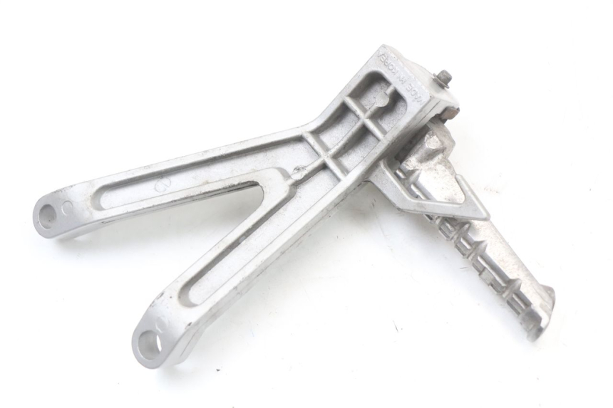 photo de FUSSRASTEN HALTEPLATTEN HINTEN LINKS HYOSUNG GTR 125 (2006 - 2008)