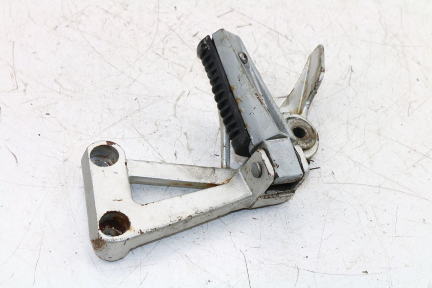 photo de FUSSRASTEN HALTEPLATTEN HINTEN LINKS KINROAD XT125-19 ROAD KING 125 (2010 - 2012)