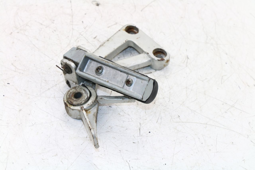 photo de FUSSRASTEN HALTEPLATTEN HINTEN LINKS KINROAD XT125-19 ROAD KING 125 (2010 - 2012)