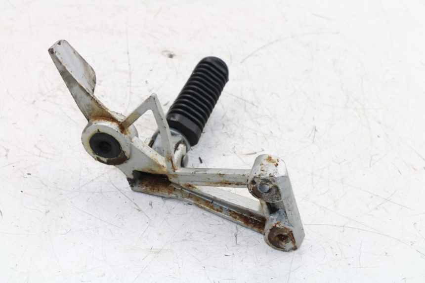photo de FUSSRASTEN HALTEPLATTEN HINTEN LINKS KINROAD XT125-19 ROAD KING 125 (2010 - 2012)