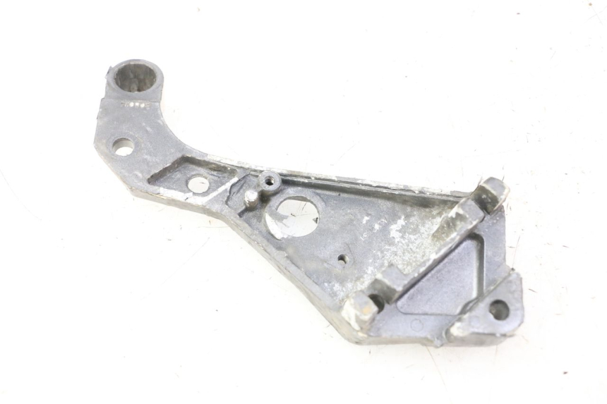 photo de FUSSRASTEN HALTEPLATTEN HINTEN LINKS TRIUMPH SPRINT 900 (1995 - 1998)