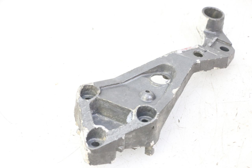photo de FUSSRASTEN HALTEPLATTEN HINTEN LINKS TRIUMPH SPRINT 900 (1995 - 1998)