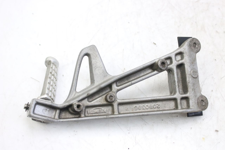 photo de LINKS HINTERER FUßRASTENHALTER TRIUMPH SPRINT ST 955 (1999 - 2001)