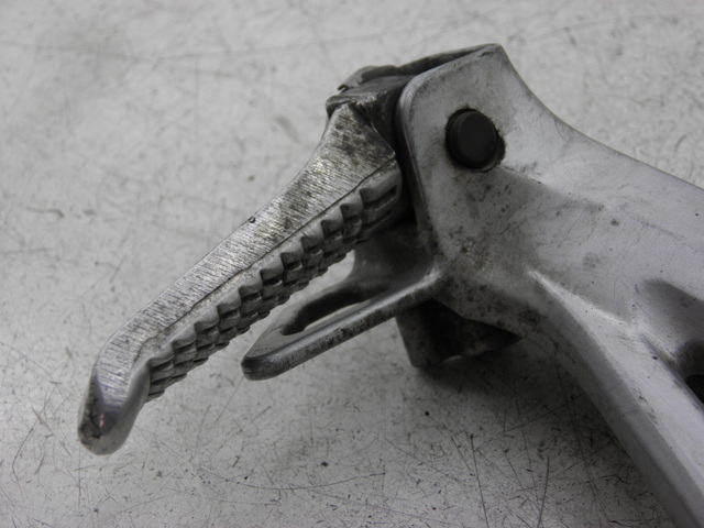 photo de LINKS HINTERER FUßRASTENHALTER SUZUKI SV S 650 (1999 - 2002)