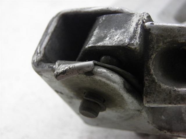 photo de LINKS HINTERER FUßRASTENHALTER SUZUKI SV S 650 (1999 - 2002)