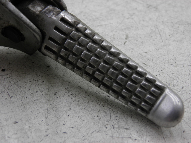 photo de LINKS HINTERER FUßRASTENHALTER SUZUKI SV S 650 (1999 - 2002)