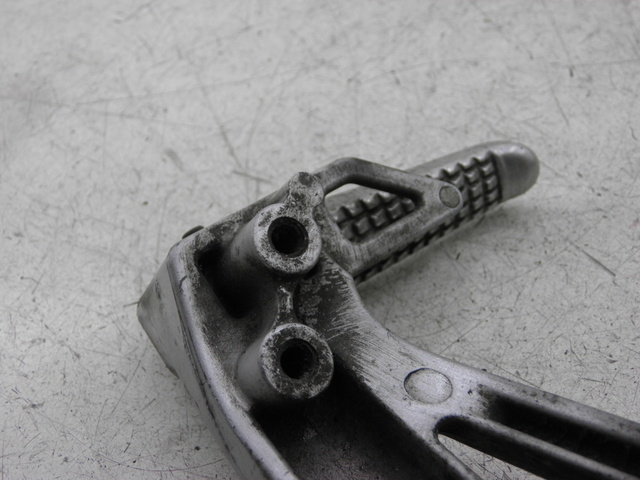 photo de LINKS HINTERER FUßRASTENHALTER SUZUKI SV S 650 (1999 - 2002)