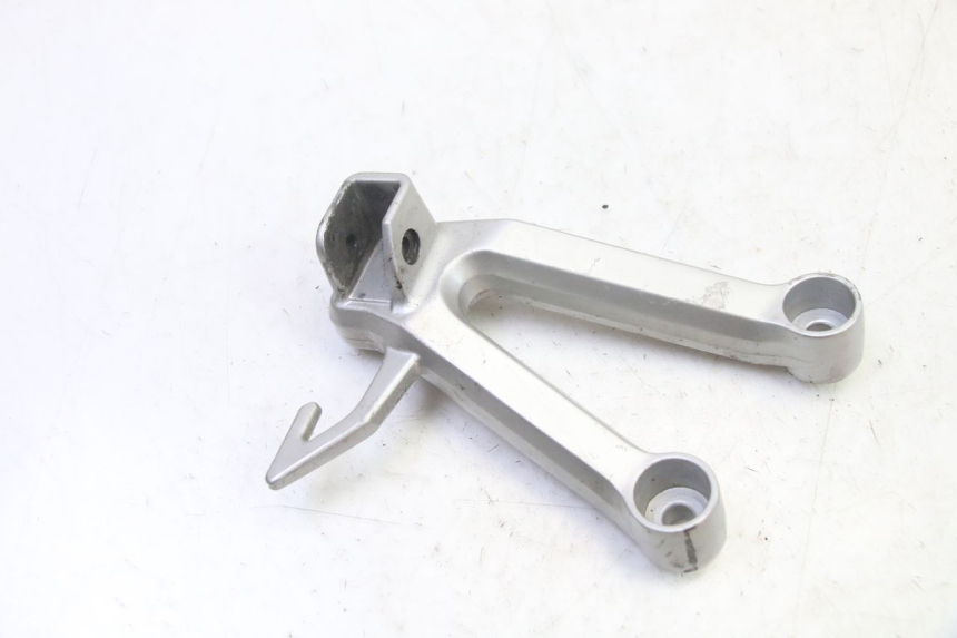 photo de FUSSRASTEN HALTEPLATTEN HINTEN LINKS SUZUKI SV S 650 (2003 - 2009)