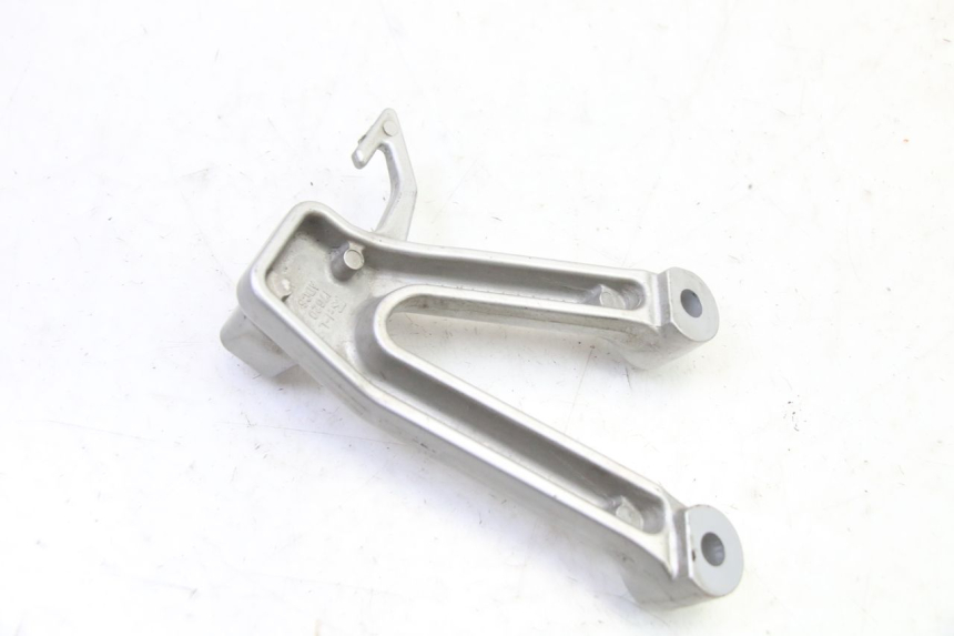 photo de FUSSRASTEN HALTEPLATTEN HINTEN LINKS SUZUKI SV S 650 (2003 - 2009)