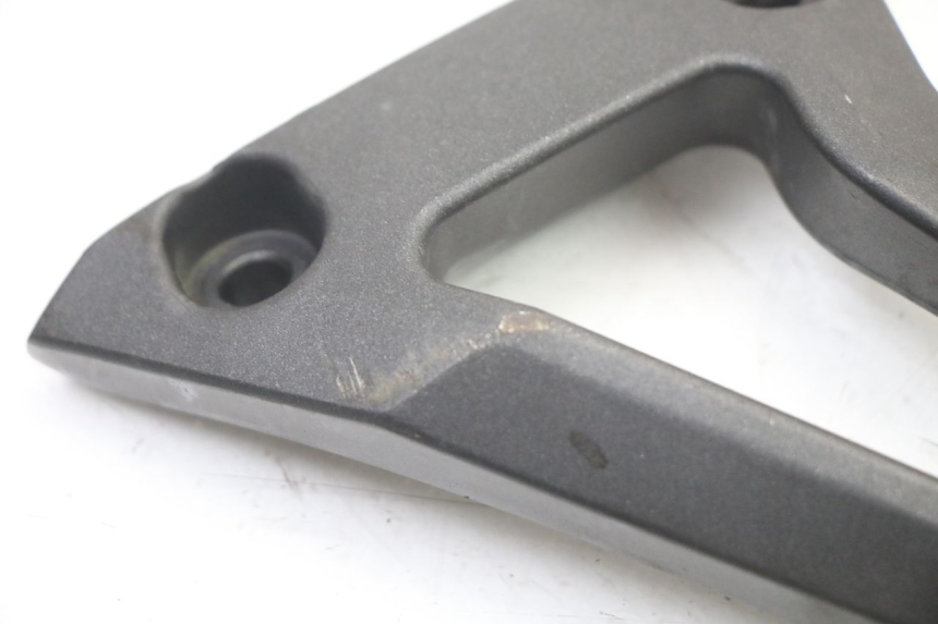 photo de FUSSRASTEN HALTEPLATTEN HINTEN LINKS YAMAHA FZ6 FAZER S2 600 (2007 - 2011)