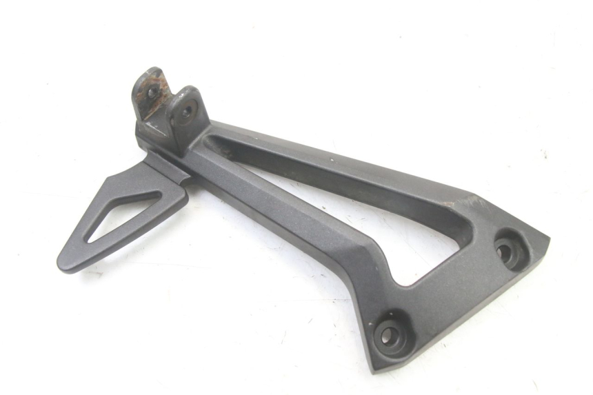 photo de FUSSRASTEN HALTEPLATTEN HINTEN LINKS YAMAHA FZ6 FAZER S2 600 (2007 - 2011)