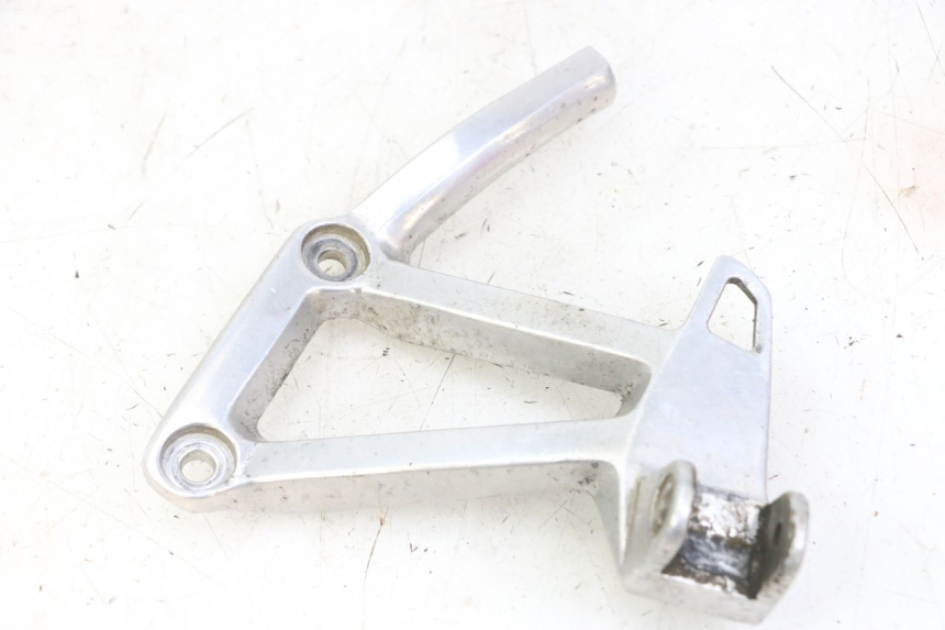 photo de FUSSRASTEN HALTEPLATTEN HINTEN LINKS YAMAHA FZS FAZER 600 (2001 - 2003)