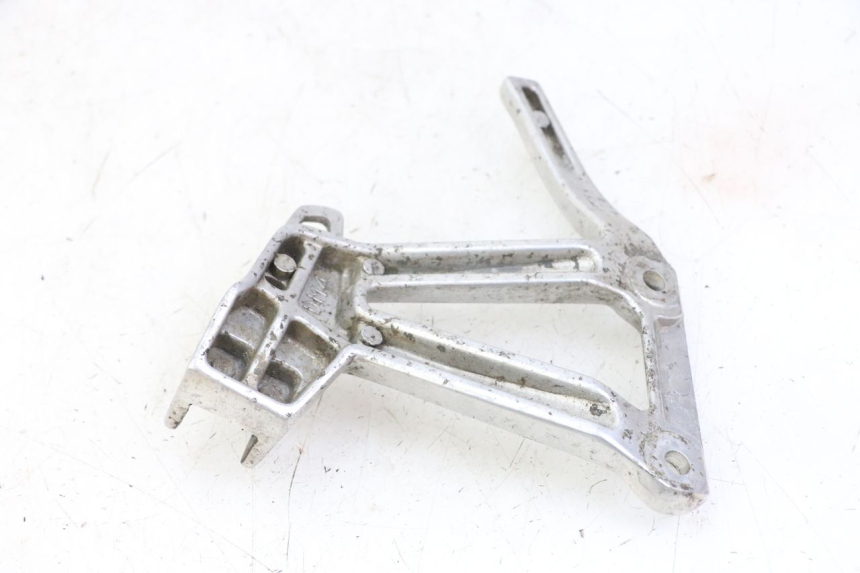 photo de FUSSRASTEN HALTEPLATTEN HINTEN LINKS YAMAHA FZS FAZER 600 (2001 - 2003)